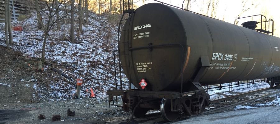 Oil train decoupled, January 2016, Pittsburgh PA