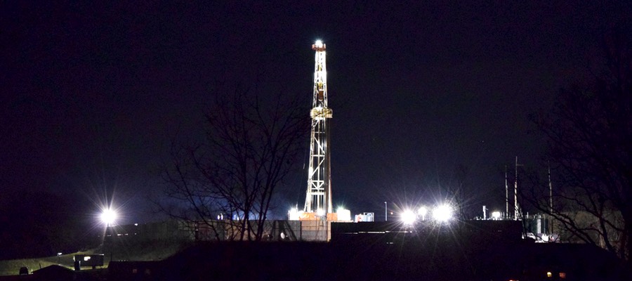 Drilling rig in Ohio, December 2015