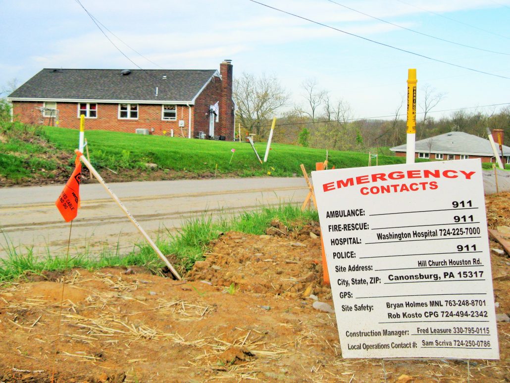 emergency-contacts-sign-at-pipeline-road-crossing