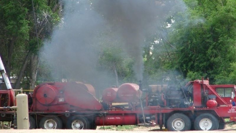 Diesel exhaust spewing from fracking equipment. Photo by Barb Jarmoska.