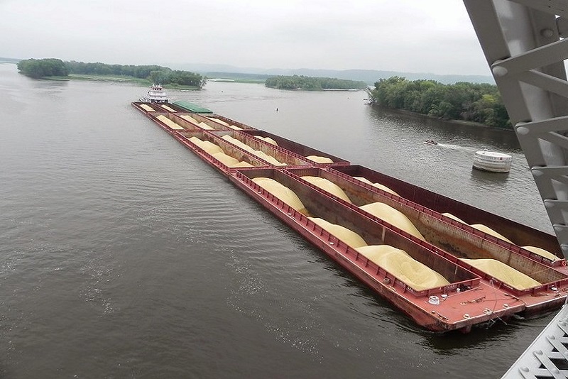 Frac sand barge on the Mississippi River in IA. Photo by Ric Zarwell.