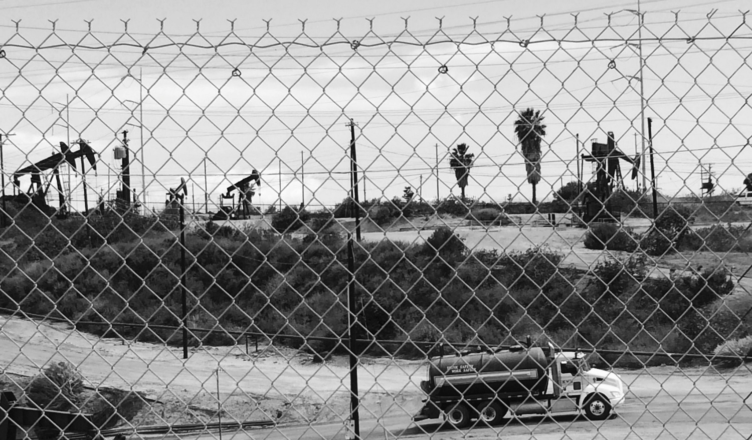 This photo is of oil drilling in the Inglewood Oilfields of Baldwin Hills, Los Angeles. Photo by Brook Lenker, 2017.